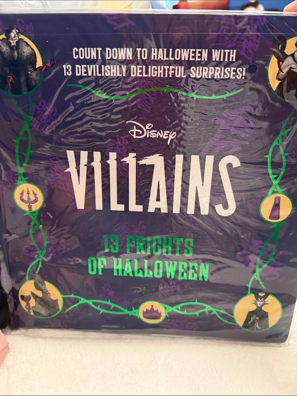 Disney Villains Halloween Book-13 Mystery Pockets packed w/ goodies/games/gifts!